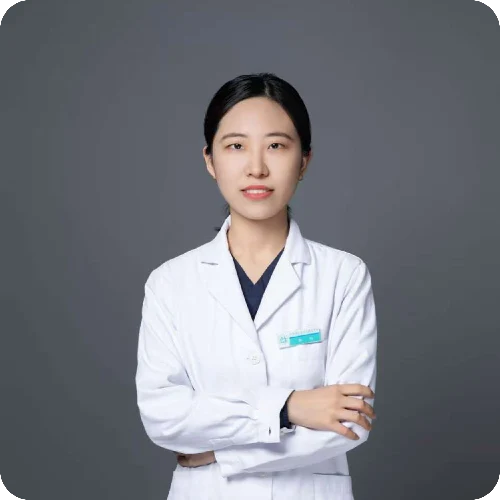 李灿